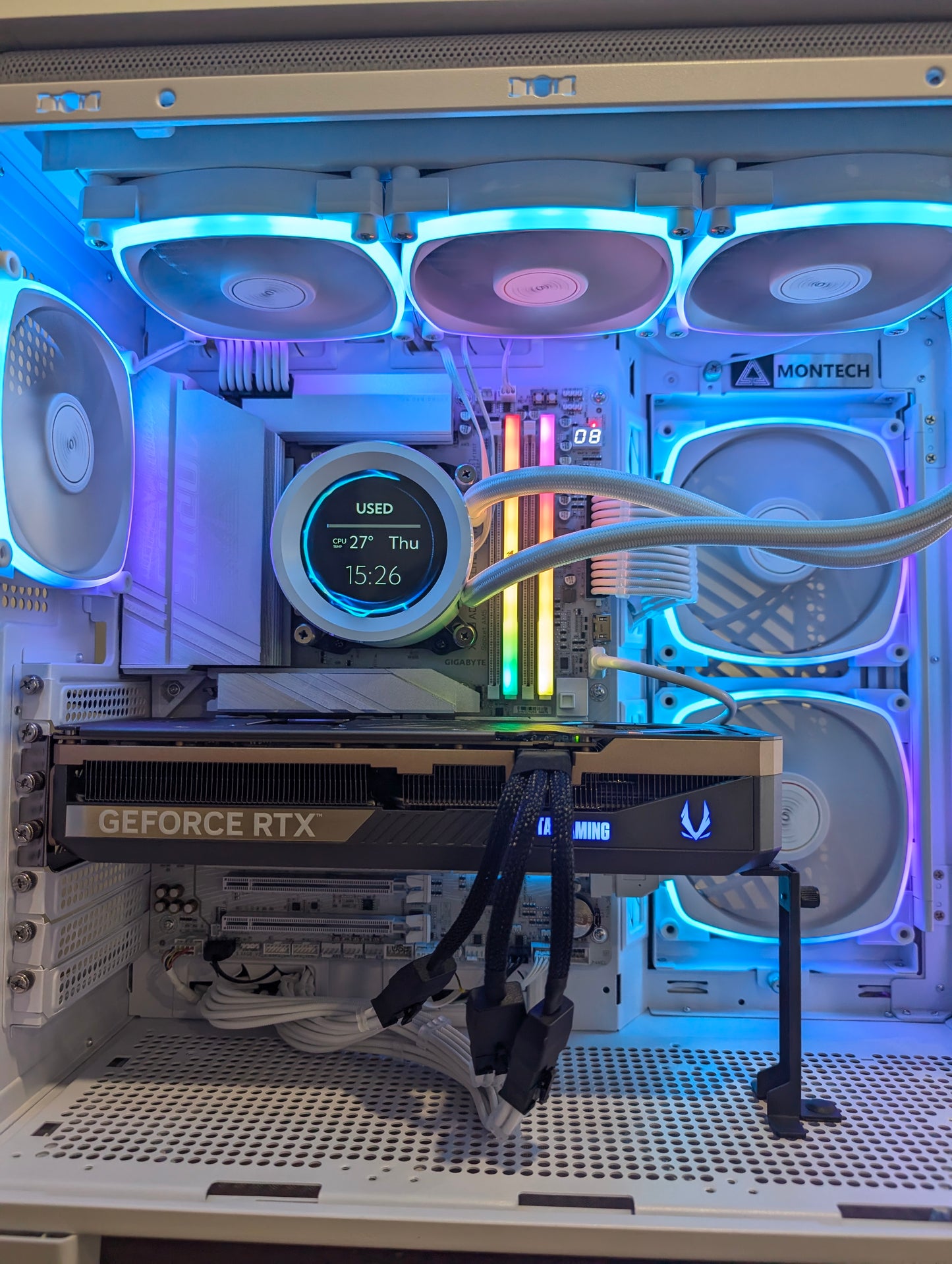 "White Nemesis" (Ryzen 7 9800X3D, RTX 5080)