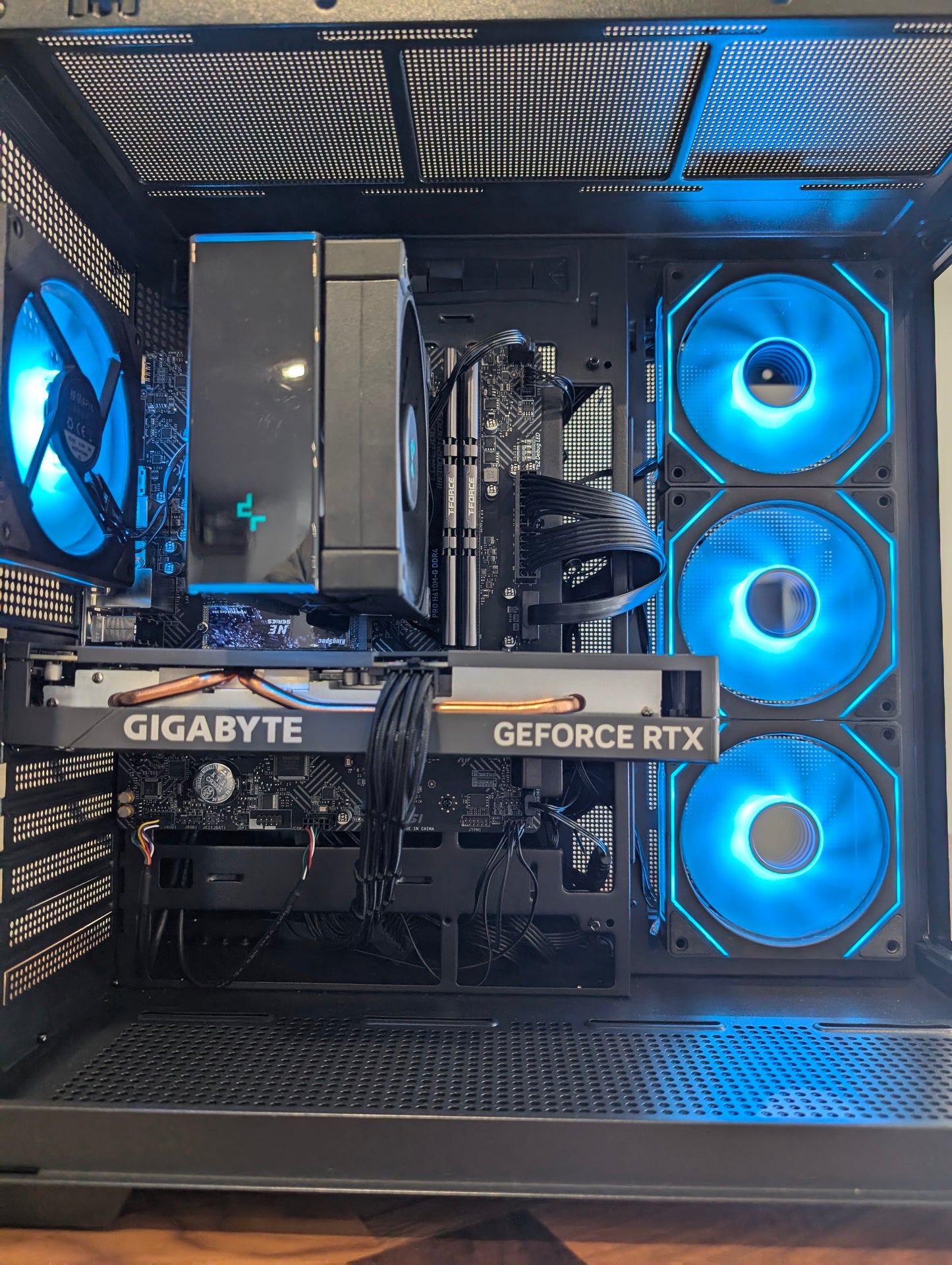 "Dark Rainbow" ( i7-12700KF, RTX 4060)