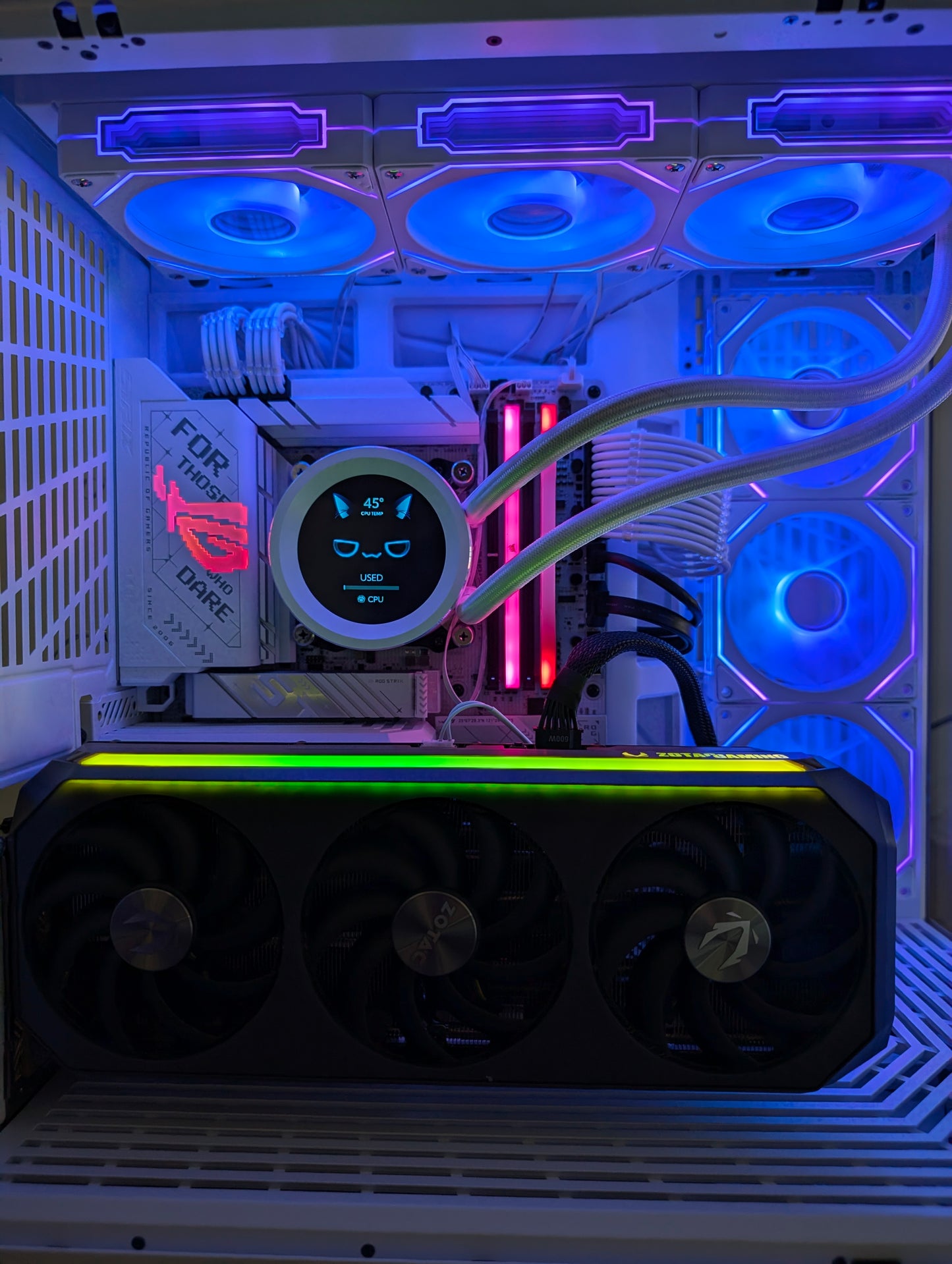 "Frost Vortex" (Ryzen 9 9900X3D, RTX 5080)